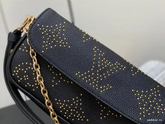 WIS Chain on Wallet Ivy LOUIS VUITTON 0424
